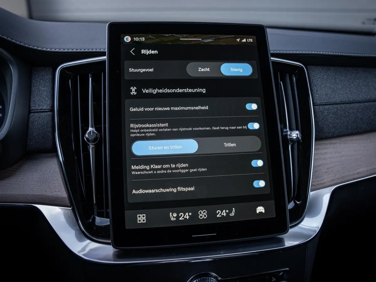 2.0 T8 Plug-in hybrid AWD Plus Dark - HUD l 360cam l ACC l H/Kardon l 21''