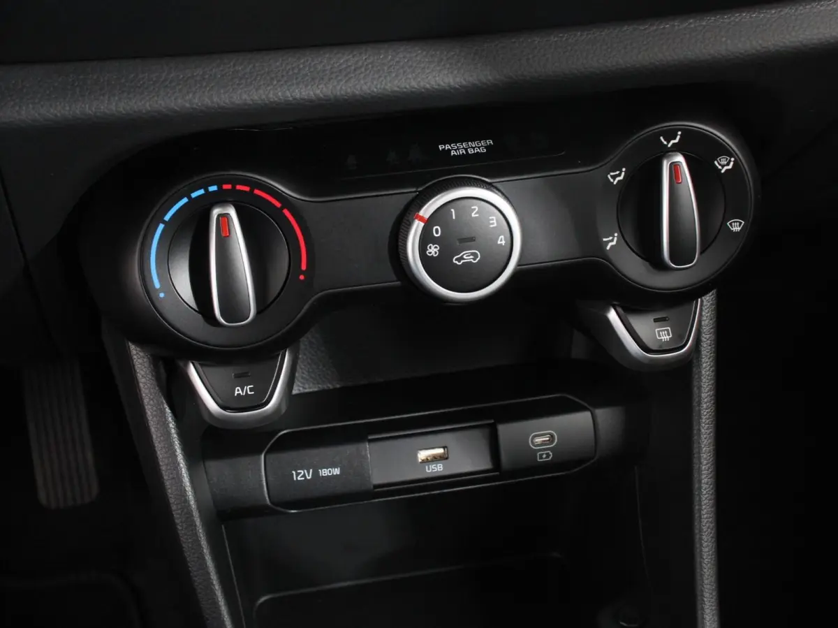 1.0 DPI Automaat DynamicLine Navigatie Apple Carplay/Android auto Airco Camera DAB Cruise Control Bluetooth