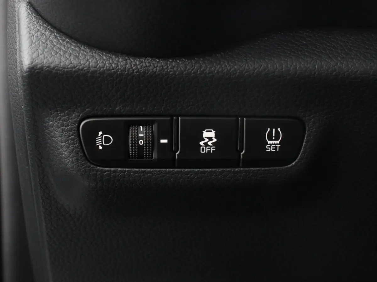 1.0 DPI Automaat DynamicLine Navigatie Apple Carplay/Android auto Airco Camera DAB Cruise Control Bluetooth