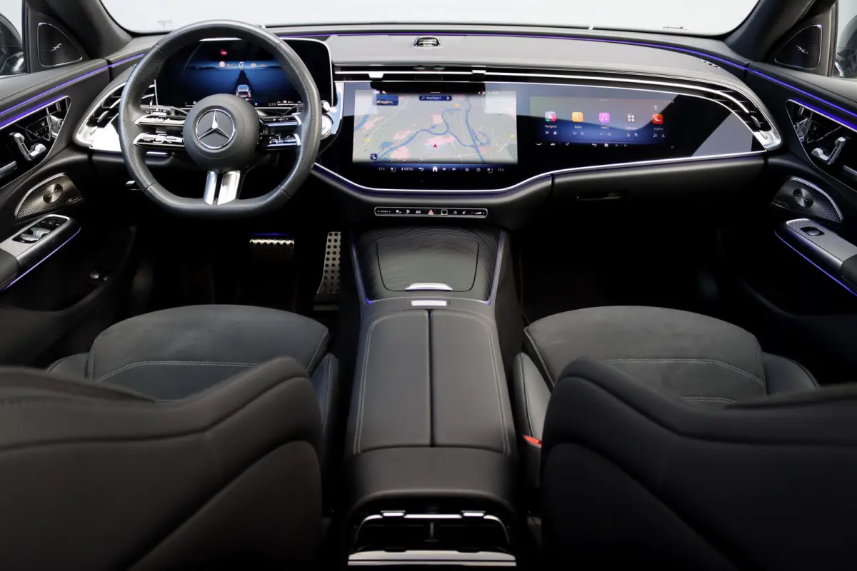 300 e AMG Line | Hyperscreen | Distronic+ | HUD | 3D-Display | Panoramadak | Burmester | Surround Camera | Trekhaak | Keyless Go |