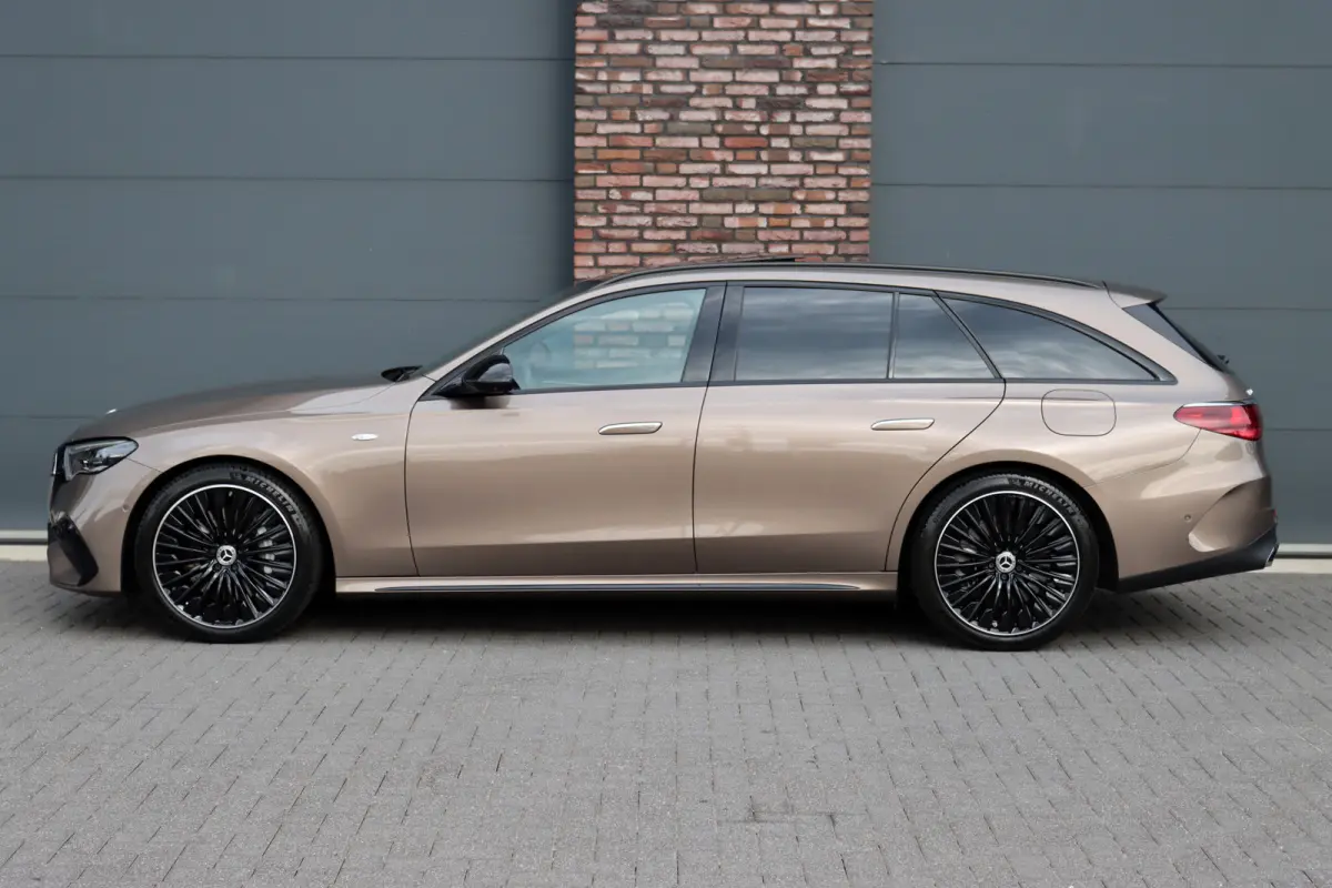 300 e AMG Line | Hyperscreen | Distronic+ | HUD | 3D-Display | Panoramadak | Burmester | Surround Camera | Trekhaak | Keyless Go |