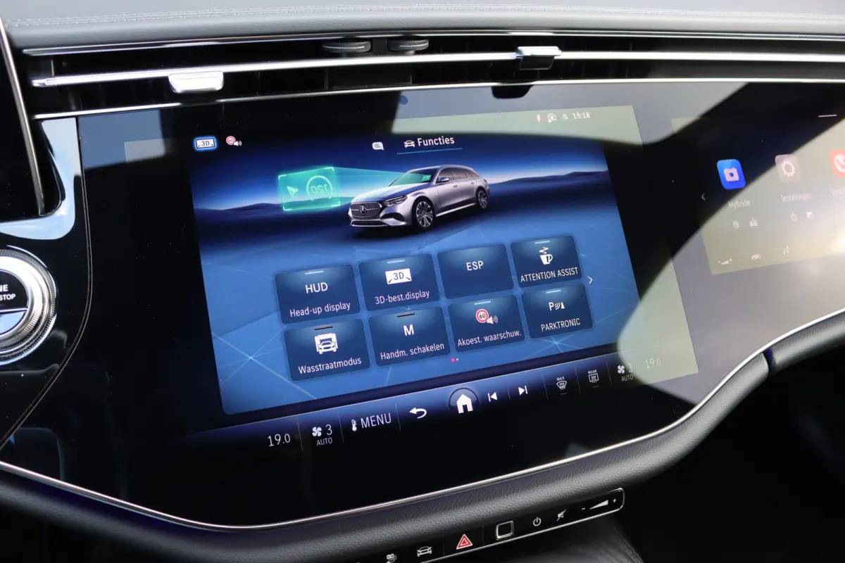 300 e AMG Line | Hyperscreen | Distronic+ | HUD | 3D-Display | Panoramadak | Burmester | Surround Camera | Trekhaak | Keyless Go |