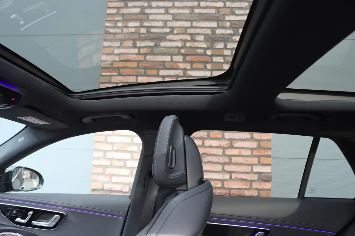300 e AMG Line | Hyperscreen | Distronic+ | HUD | 3D-Display | Panoramadak | Burmester | Surround Camera | Trekhaak | Keyless Go |