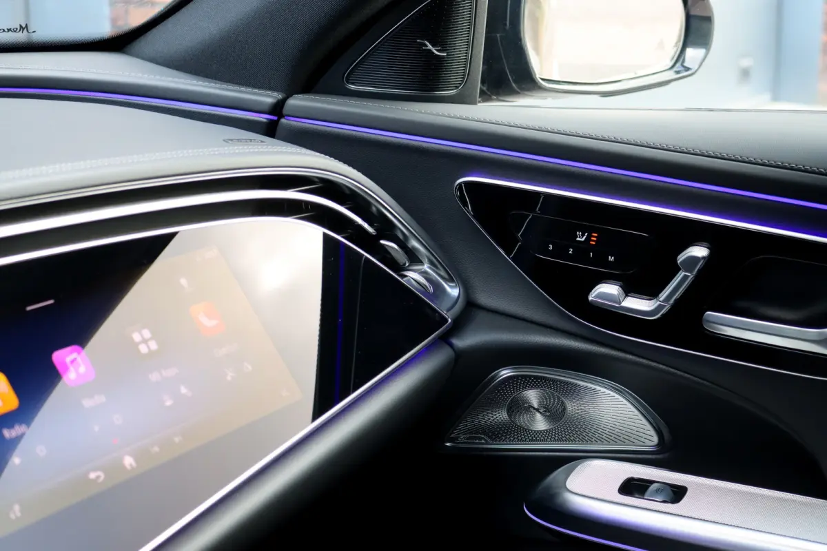 300 e AMG Line | Hyperscreen | Distronic+ | HUD | 3D-Display | Panoramadak | Burmester | Surround Camera | Trekhaak | Keyless Go |