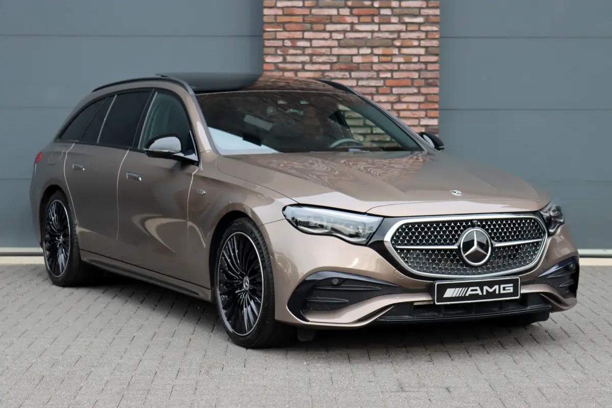 300 e AMG Line | Hyperscreen | Distronic+ | HUD | 3D-Display | Panoramadak | Burmester | Surround Camera | Trekhaak | Keyless Go |