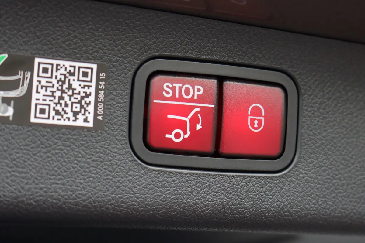 300 e AMG Line | Hyperscreen | Distronic+ | HUD | 3D-Display | Panoramadak | Burmester | Surround Camera | Trekhaak | Keyless Go |