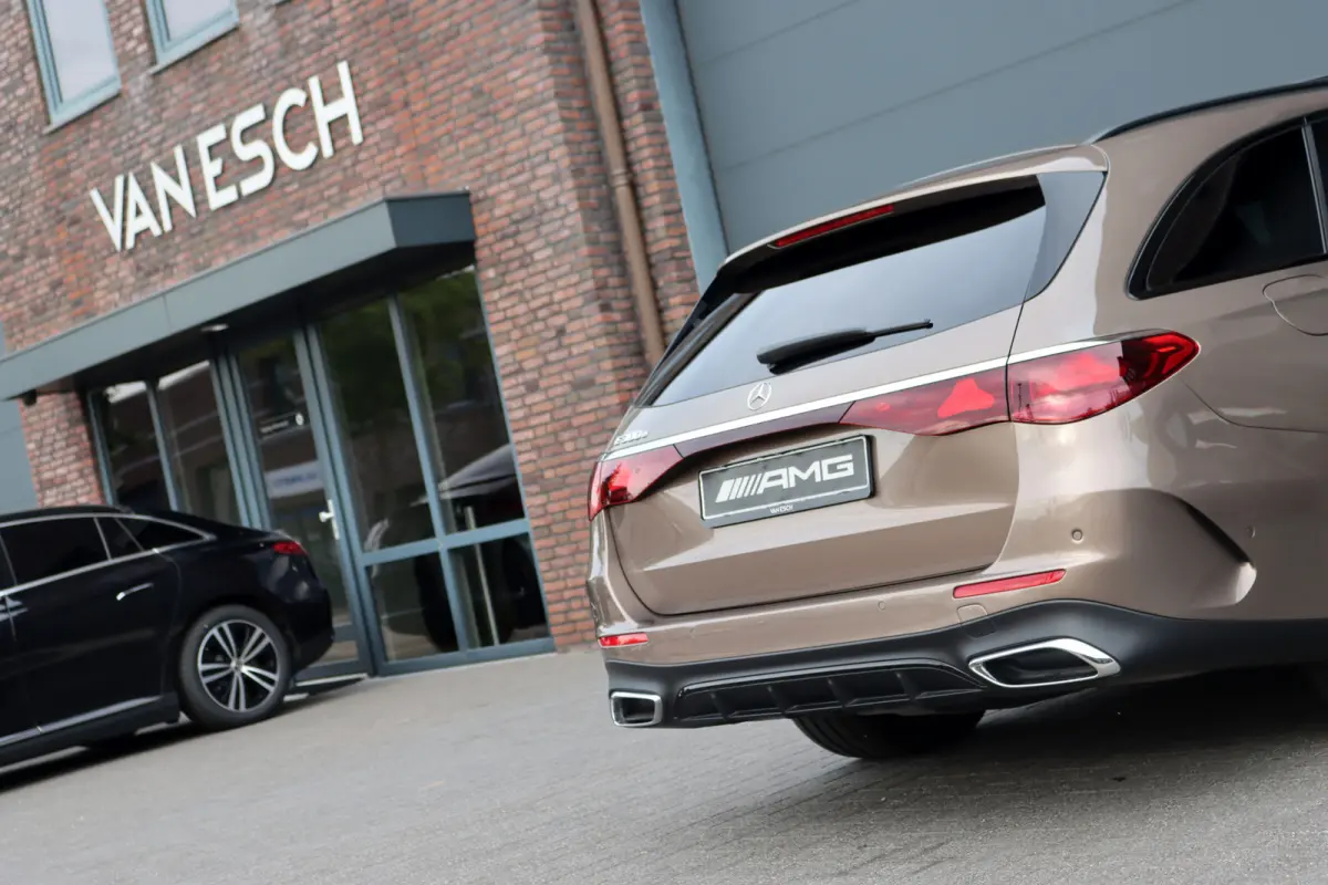 300 e AMG Line | Hyperscreen | Distronic+ | HUD | 3D-Display | Panoramadak | Burmester | Surround Camera | Trekhaak | Keyless Go |