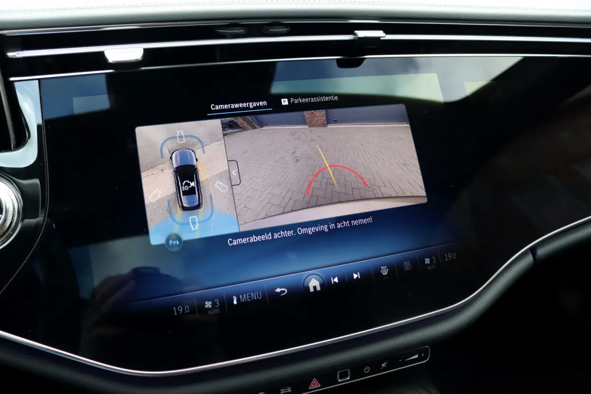 300 e AMG Line | Hyperscreen | Distronic+ | HUD | 3D-Display | Panoramadak | Burmester | Surround Camera | Trekhaak | Keyless Go |