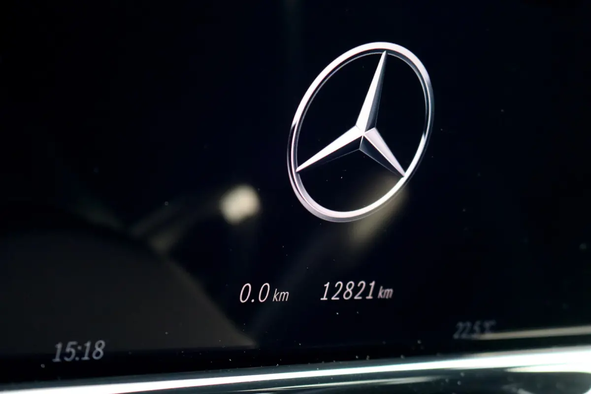 300 e AMG Line | Hyperscreen | Distronic+ | HUD | 3D-Display | Panoramadak | Burmester | Surround Camera | Trekhaak | Keyless Go |