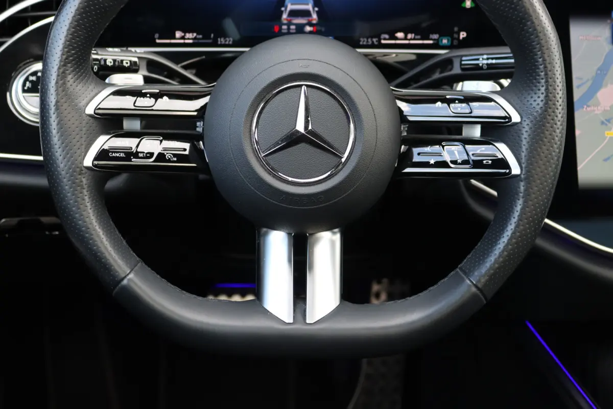 300 e AMG Line | Hyperscreen | Distronic+ | HUD | 3D-Display | Panoramadak | Burmester | Surround Camera | Trekhaak | Keyless Go |