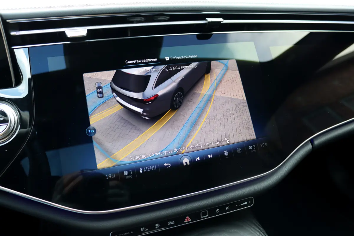 300 e AMG Line | Hyperscreen | Distronic+ | HUD | 3D-Display | Panoramadak | Burmester | Surround Camera | Trekhaak | Keyless Go |
