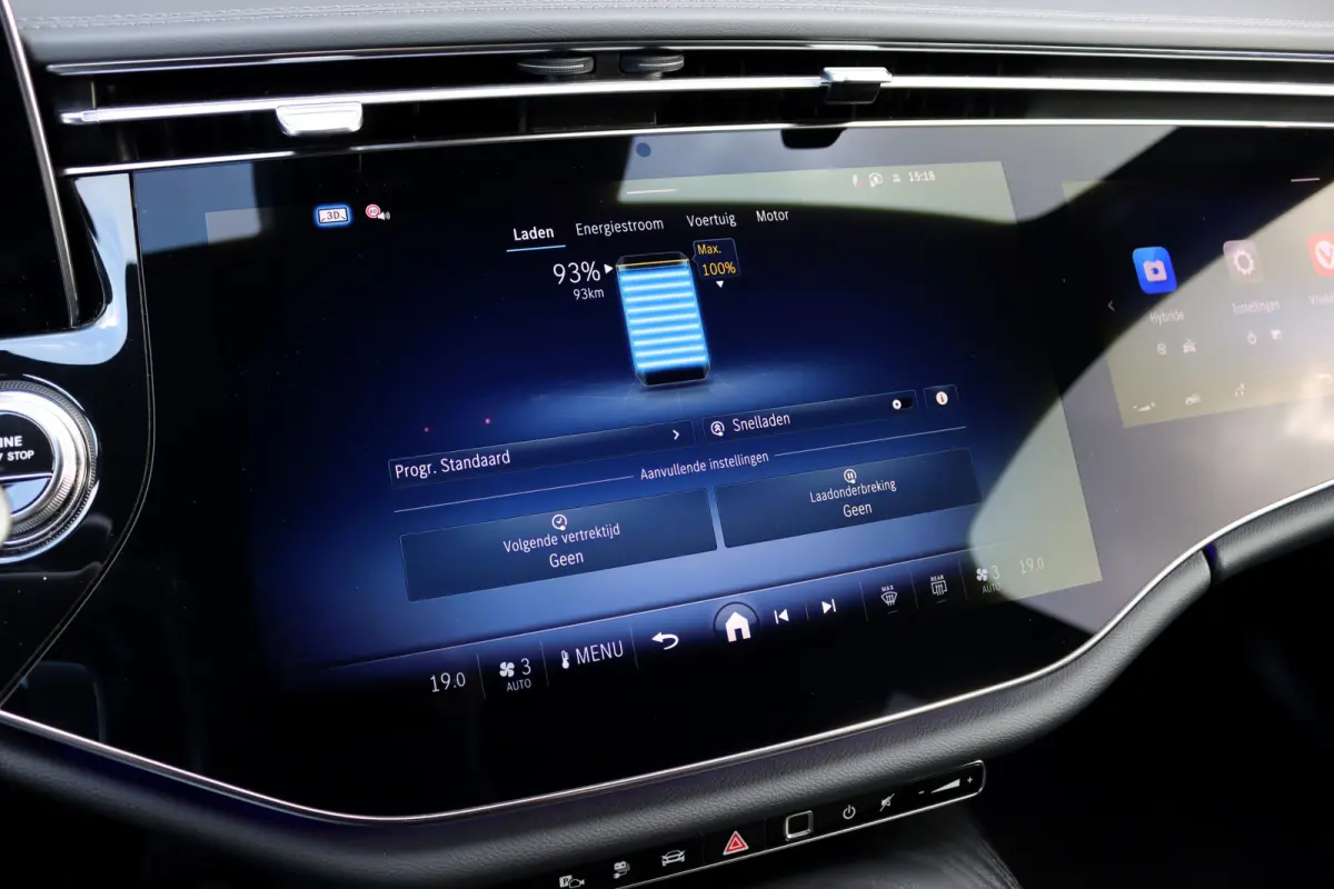 300 e AMG Line | Hyperscreen | Distronic+ | HUD | 3D-Display | Panoramadak | Burmester | Surround Camera | Trekhaak | Keyless Go |