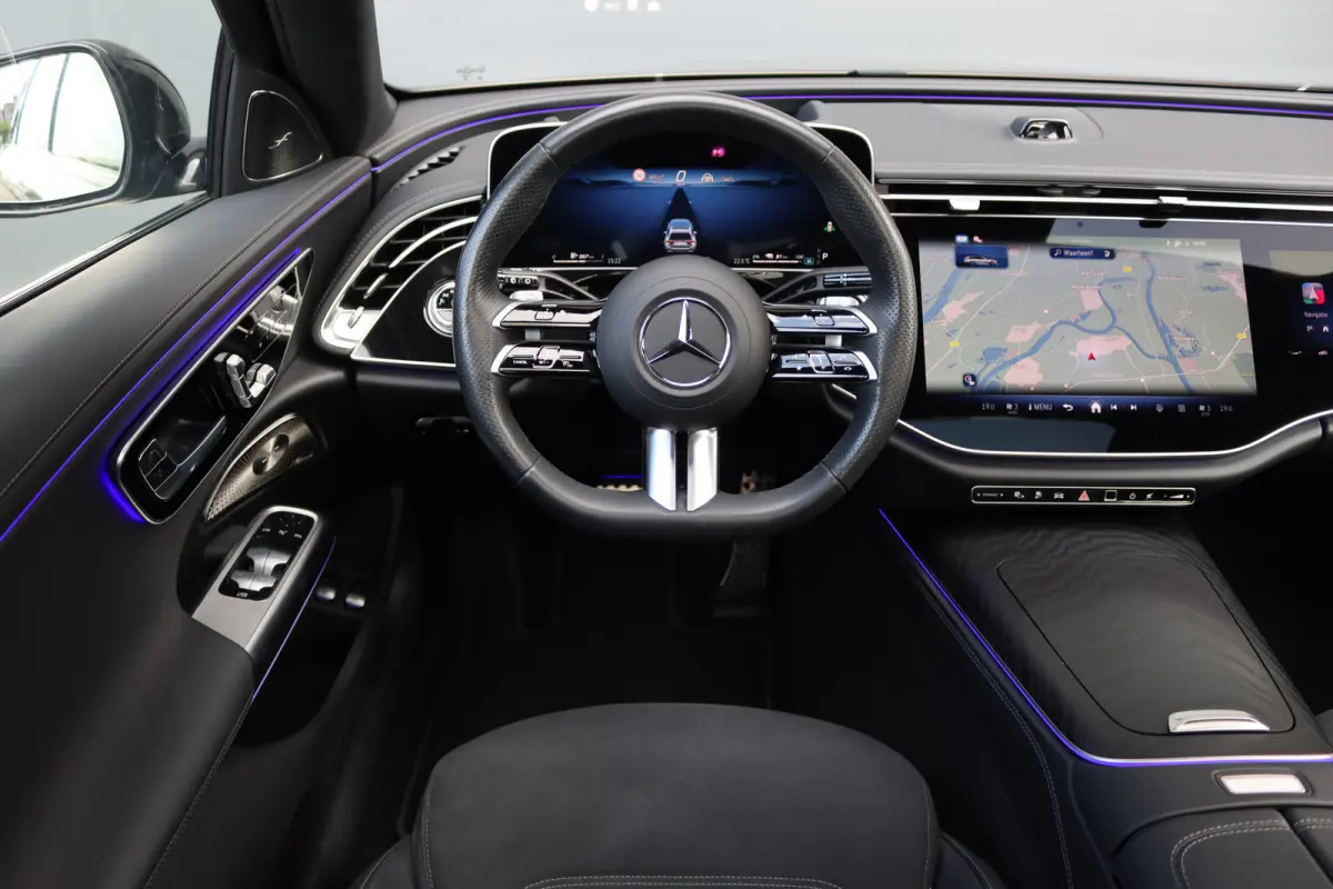 300 e AMG Line | Hyperscreen | Distronic+ | HUD | 3D-Display | Panoramadak | Burmester | Surround Camera | Trekhaak | Keyless Go |