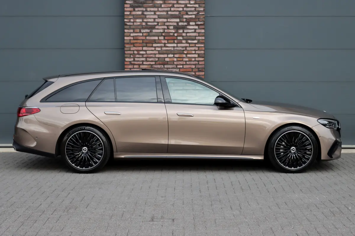 300 e AMG Line | Hyperscreen | Distronic+ | HUD | 3D-Display | Panoramadak | Burmester | Surround Camera | Trekhaak | Keyless Go |