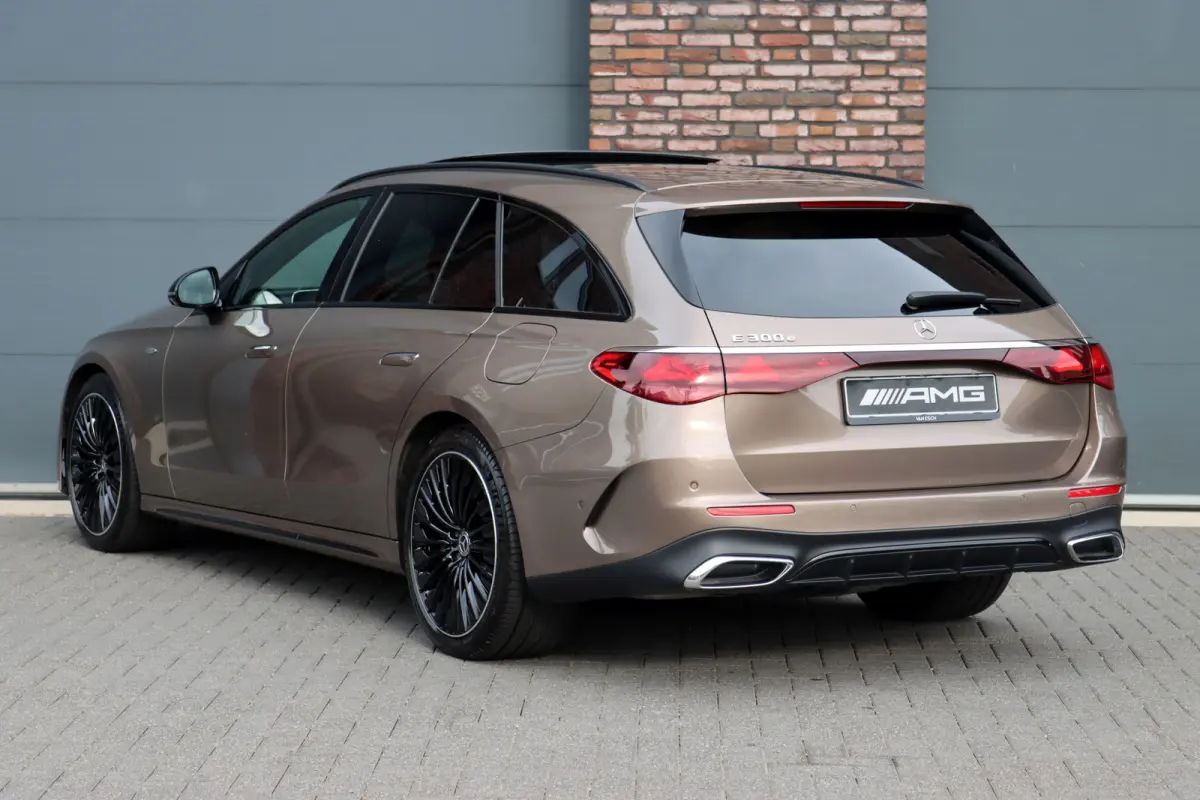 300 e AMG Line | Hyperscreen | Distronic+ | HUD | 3D-Display | Panoramadak | Burmester | Surround Camera | Trekhaak | Keyless Go |