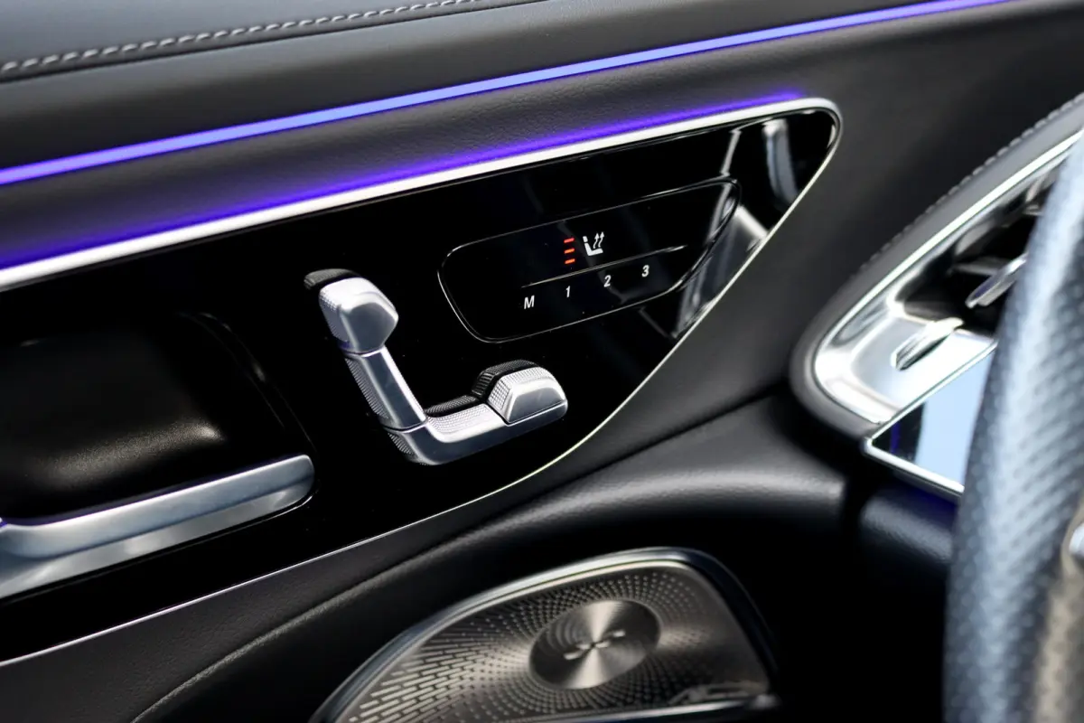 300 e AMG Line | Hyperscreen | Distronic+ | HUD | 3D-Display | Panoramadak | Burmester | Surround Camera | Trekhaak | Keyless Go |