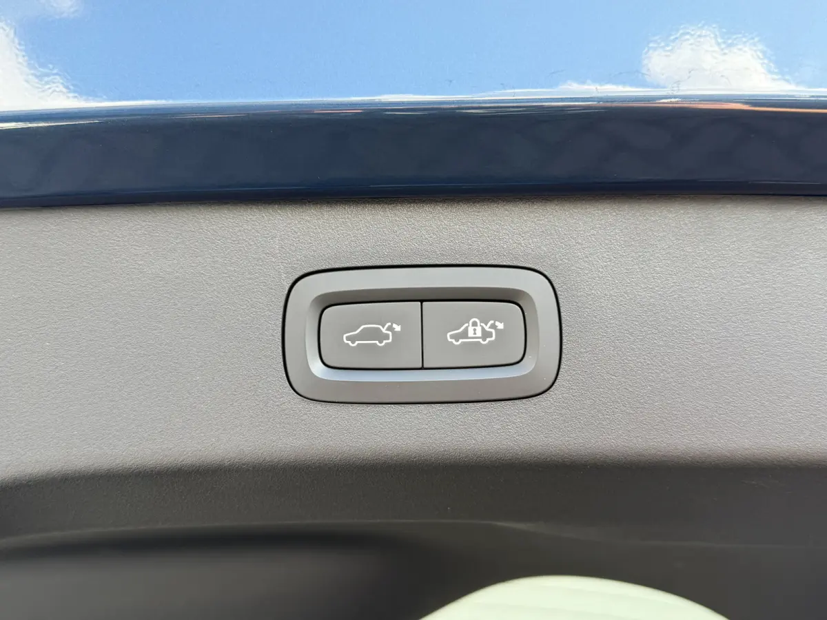 1.5 Plug-in | Pano | Memory | 360* Camera | Keyless | 20 inch