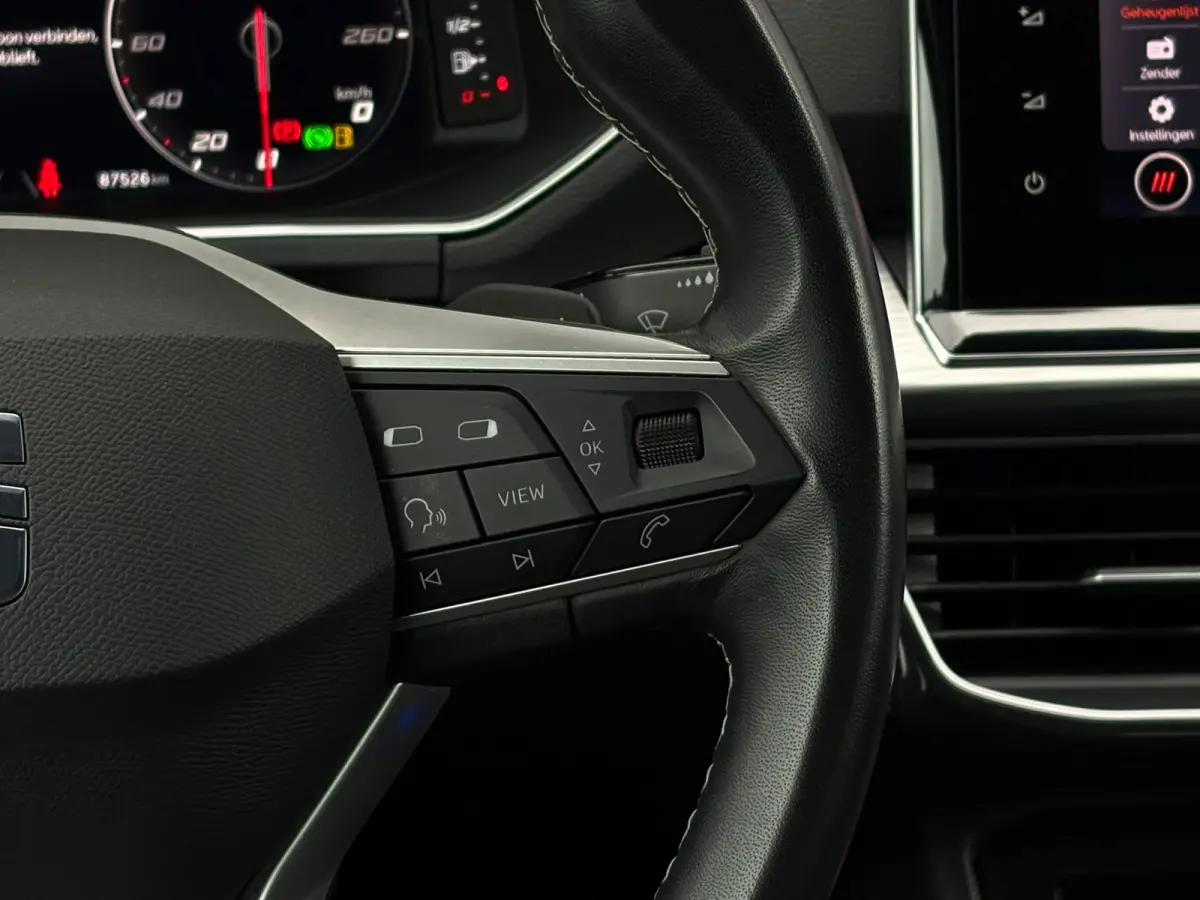 1.4 TSI e-Hybrid 245 pk PHEV Xperience 6-DSG | Achteruitrijcamera | Cruise control adaptief | Elektrische achterklep |