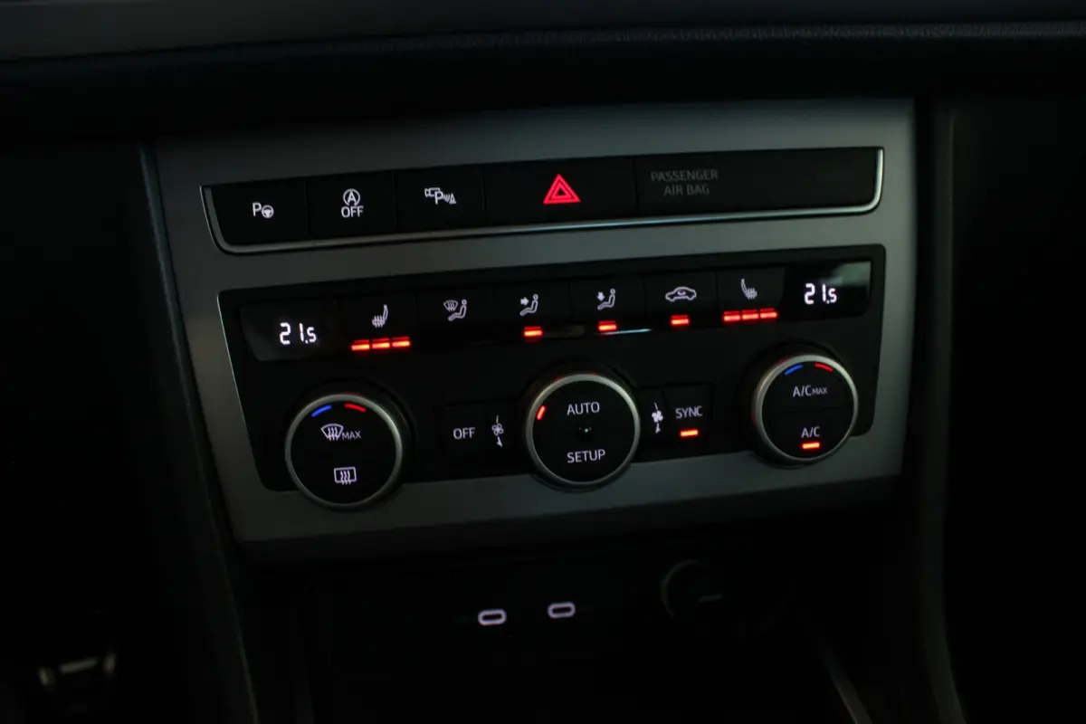 1.5 TSI FR Business Intense Facelift | Trekhaak | 360° Camera | Carplay | Virtual Cockpit | Full LED | Navi | Stoel/Stuurverw. | 18" LMV | PDC V+A