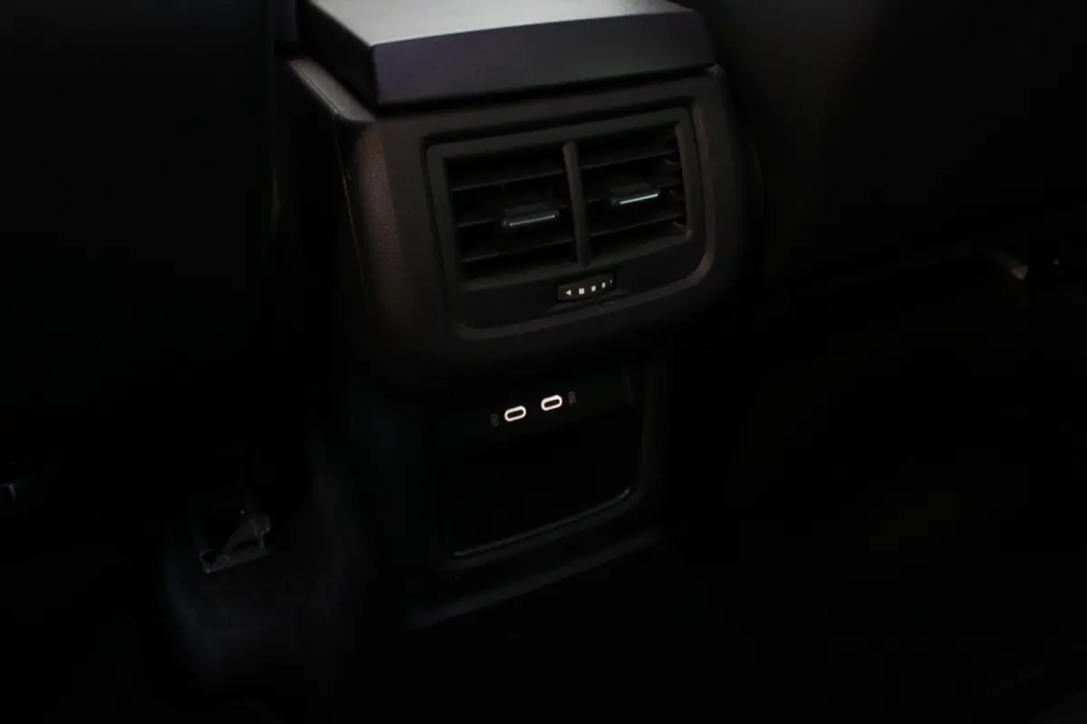 1.5 TSI FR Business Intense Facelift | Trekhaak | 360° Camera | Carplay | Virtual Cockpit | Full LED | Navi | Stoel/Stuurverw. | 18" LMV | PDC V+A