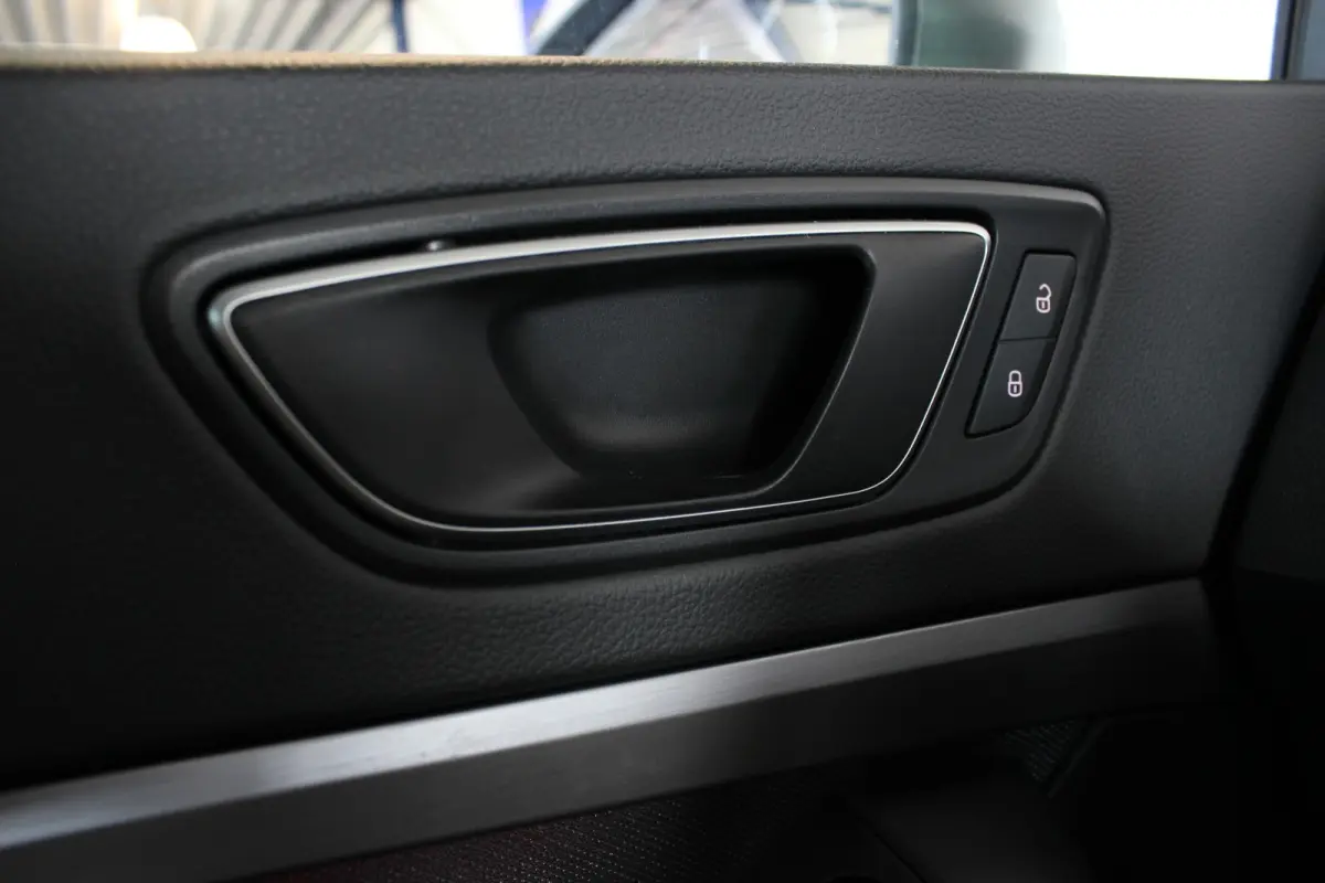 1.5 TSI FR Business Intense Facelift | Trekhaak | 360° Camera | Carplay | Virtual Cockpit | Full LED | Navi | Stoel/Stuurverw. | 18" LMV | PDC V+A