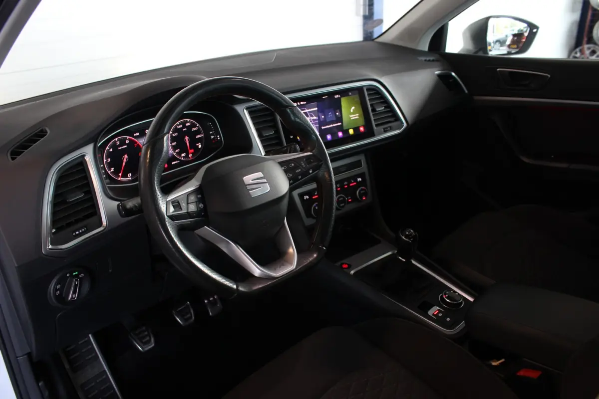 1.5 TSI FR Business Intense Facelift | Trekhaak | 360° Camera | Carplay | Virtual Cockpit | Full LED | Navi | Stoel/Stuurverw. | 18" LMV | PDC V+A