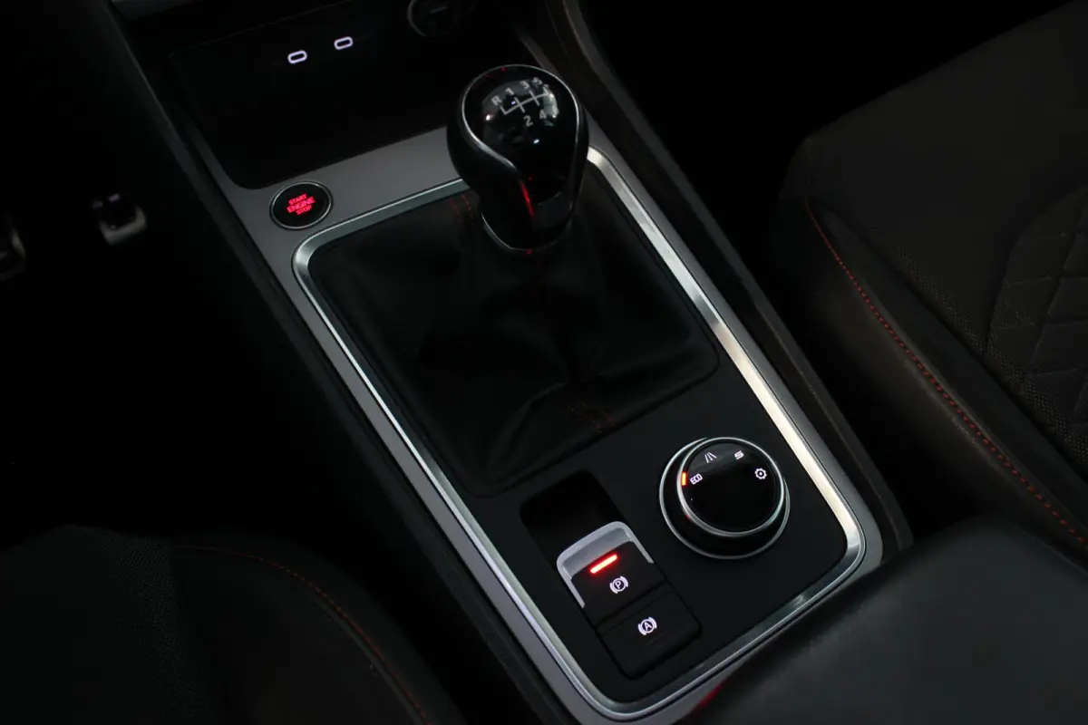 1.5 TSI FR Business Intense Facelift | Trekhaak | 360° Camera | Carplay | Virtual Cockpit | Full LED | Navi | Stoel/Stuurverw. | 18" LMV | PDC V+A