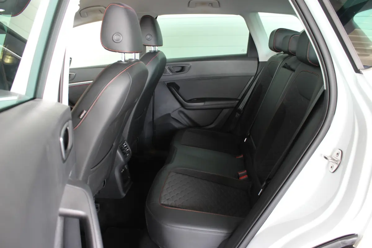 1.5 TSI FR Business Intense Facelift | Trekhaak | 360° Camera | Carplay | Virtual Cockpit | Full LED | Navi | Stoel/Stuurverw. | 18" LMV | PDC V+A