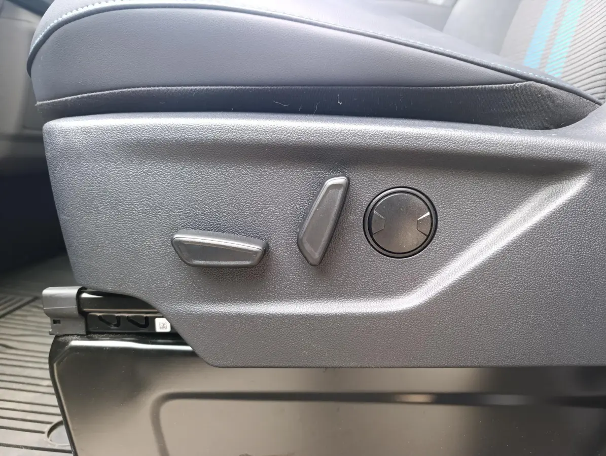 Cust. 340 L2H1 Sport 71 kWh | Adaptieve Cruise | Trekhaak | Stoel/stuur voorruitverwarming | Adaptieve koplampen |  Navigatie
