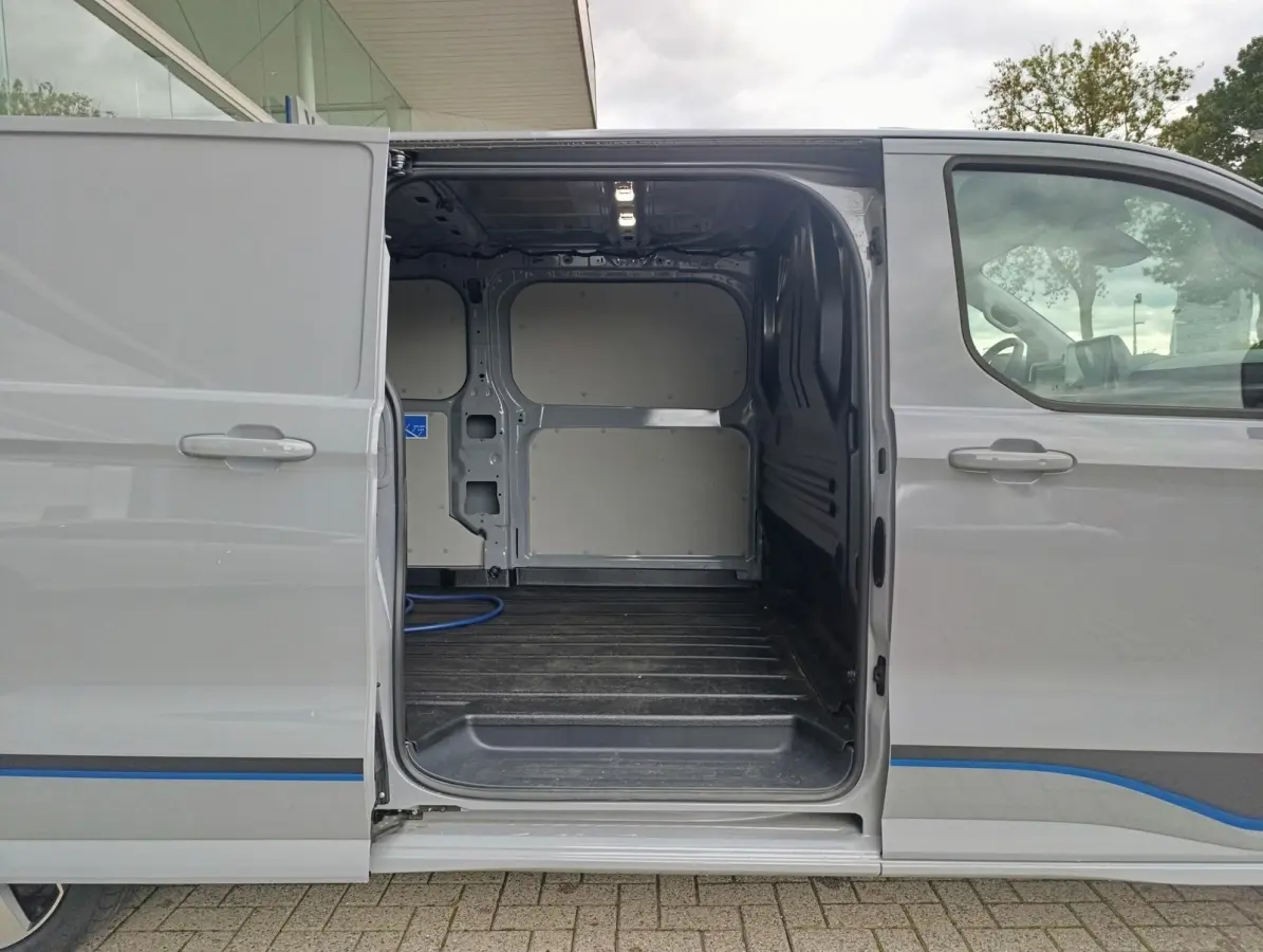 Cust. 340 L2H1 Sport 71 kWh | Adaptieve Cruise | Trekhaak | Stoel/stuur voorruitverwarming | Adaptieve koplampen |  Navigatie
