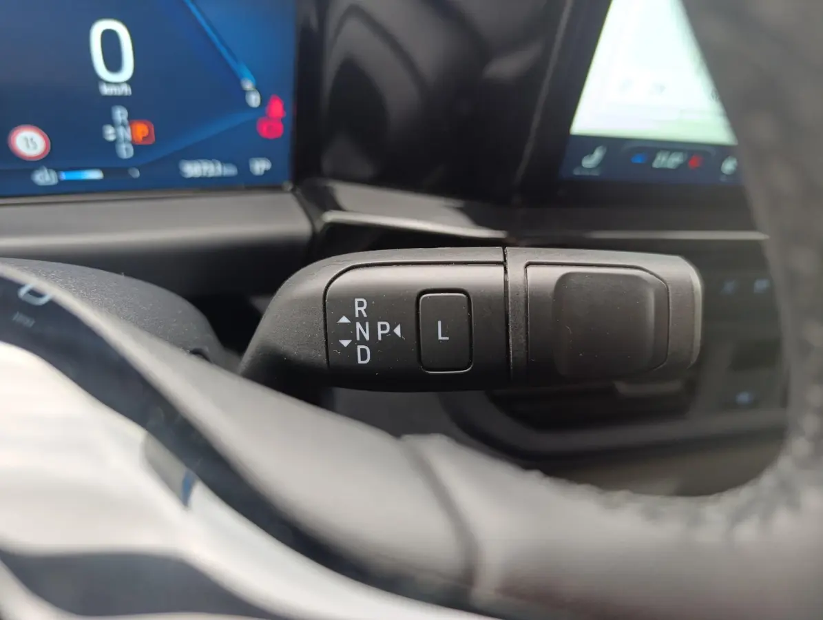 Cust. 340 L2H1 Sport 71 kWh | Adaptieve Cruise | Trekhaak | Stoel/stuur voorruitverwarming | Adaptieve koplampen |  Navigatie