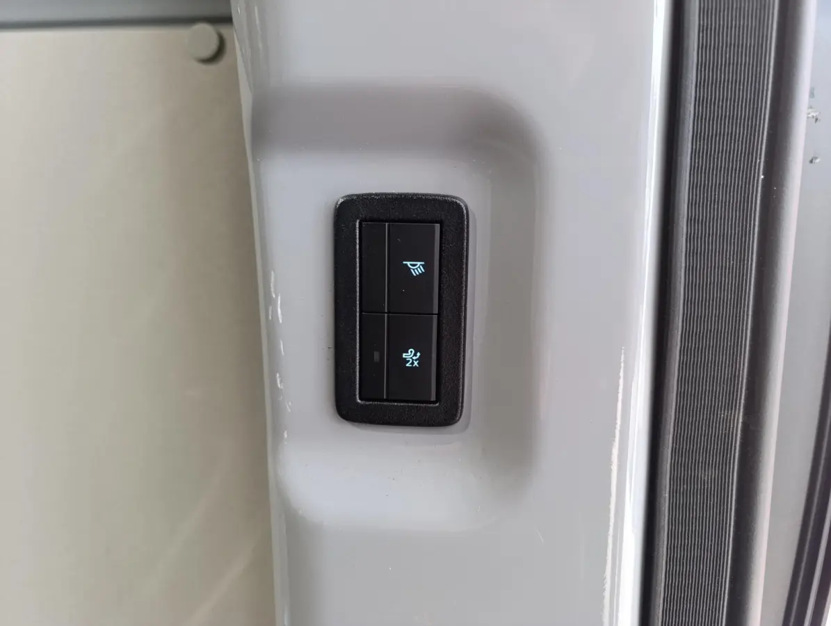Cust. 340 L2H1 Sport 71 kWh | Adaptieve Cruise | Trekhaak | Stoel/stuur voorruitverwarming | Adaptieve koplampen |  Navigatie