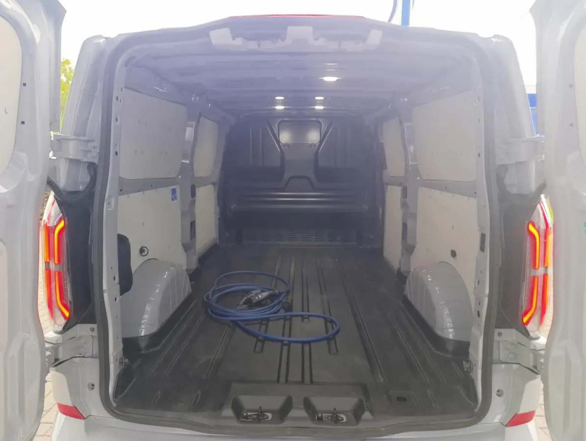 Cust. 340 L2H1 Sport 71 kWh | Adaptieve Cruise | Trekhaak | Stoel/stuur voorruitverwarming | Adaptieve koplampen |  Navigatie