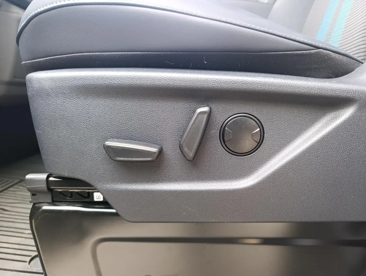Cust. 340 L2H1 Sport 71 kWh | Adaptieve Cruise | Trekhaak | Stoel/stuur voorruitverwarming | Adaptieve koplampen |  Navigatie