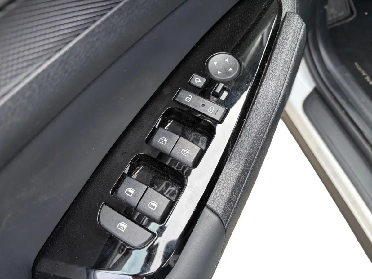 1.6 T-GDi Plug-in Hybrid AWD DynamicLine Luxury | Apple Carplay / Android Auto | Navigatiesysteem | Stoel + Stuurverwarming | Elektrisch Verstelbare Bestuurdersstoel | Licht + Regensensor | 
