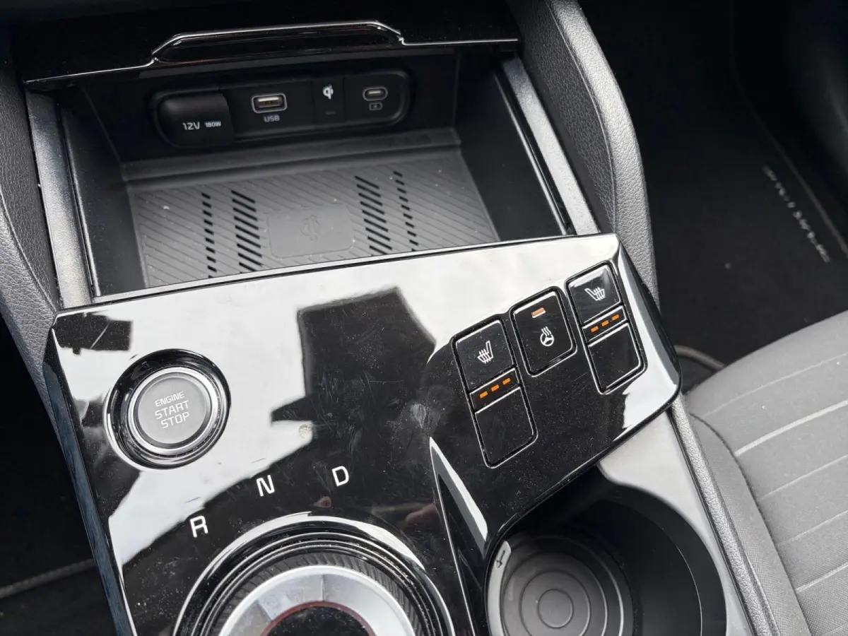 1.6 T-GDi Plug-in Hybrid AWD DynamicLine Luxury | Apple Carplay / Android Auto | Navigatiesysteem | Stoel + Stuurverwarming | Elektrisch Verstelbare Bestuurdersstoel | Licht + Regensensor | 