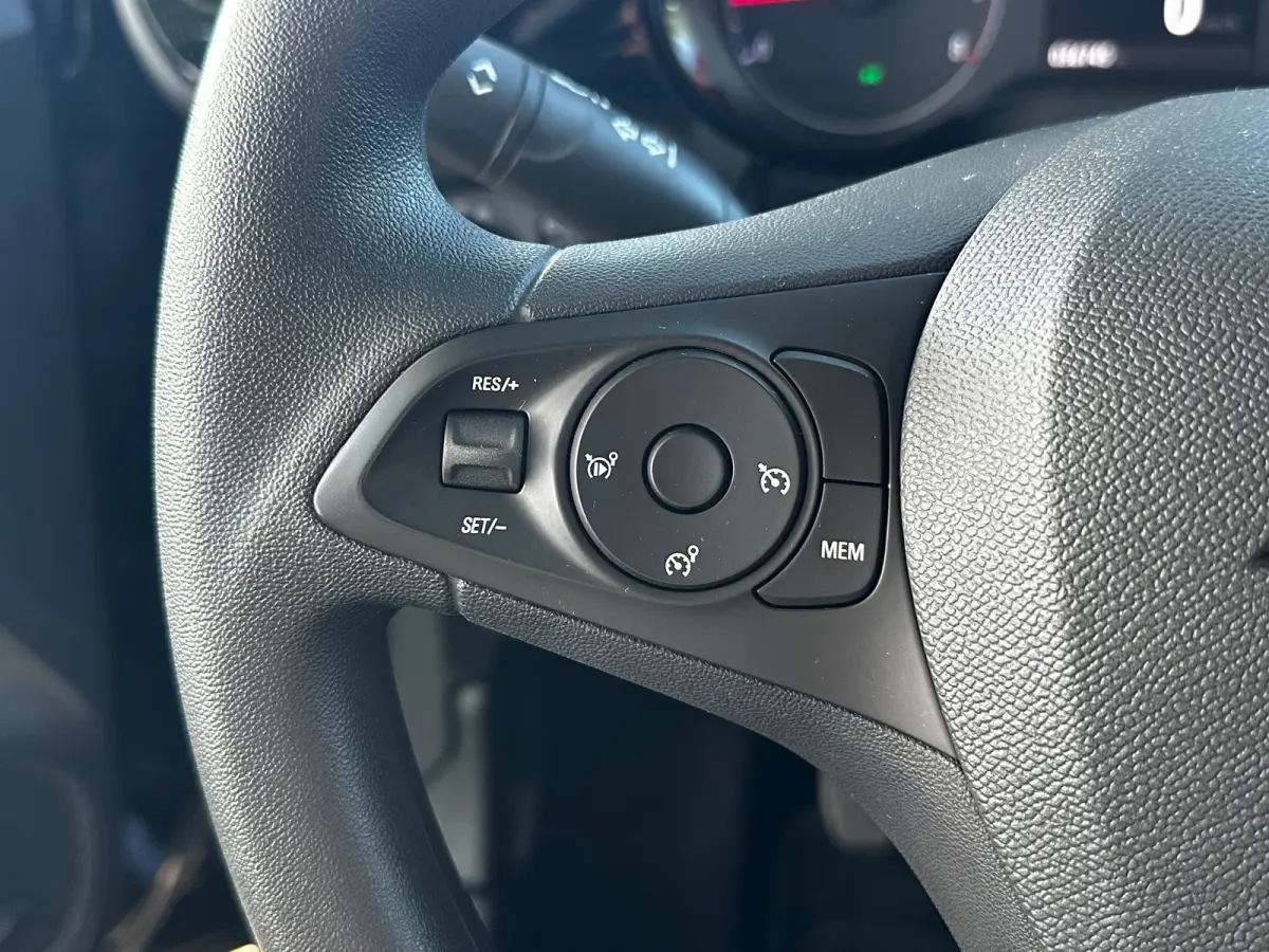 1.2 Edition | BROEKHUIS ONDERHOUDEN| EERSTE EIGENAAR| APPLE CARPLAY/ANDROID AUTO| PARKEERSENSOREN ACHTER| DAB ONTVANGER| CRUISE CONTROL| GETINT GLAS| AIRCO| 16" LM-VELGEN|