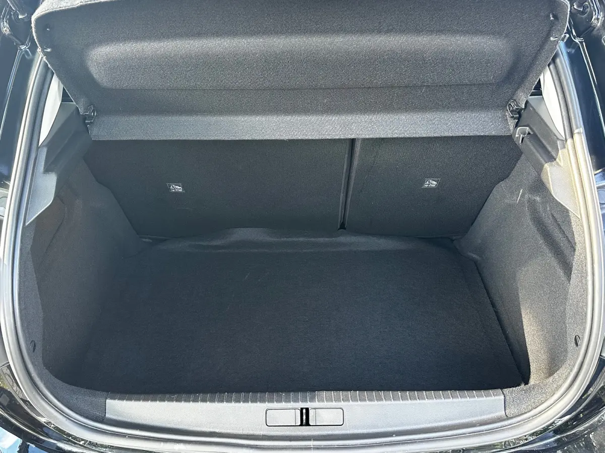 1.2 Edition | BROEKHUIS ONDERHOUDEN| EERSTE EIGENAAR| APPLE CARPLAY/ANDROID AUTO| PARKEERSENSOREN ACHTER| DAB ONTVANGER| CRUISE CONTROL| GETINT GLAS| AIRCO| 16" LM-VELGEN|