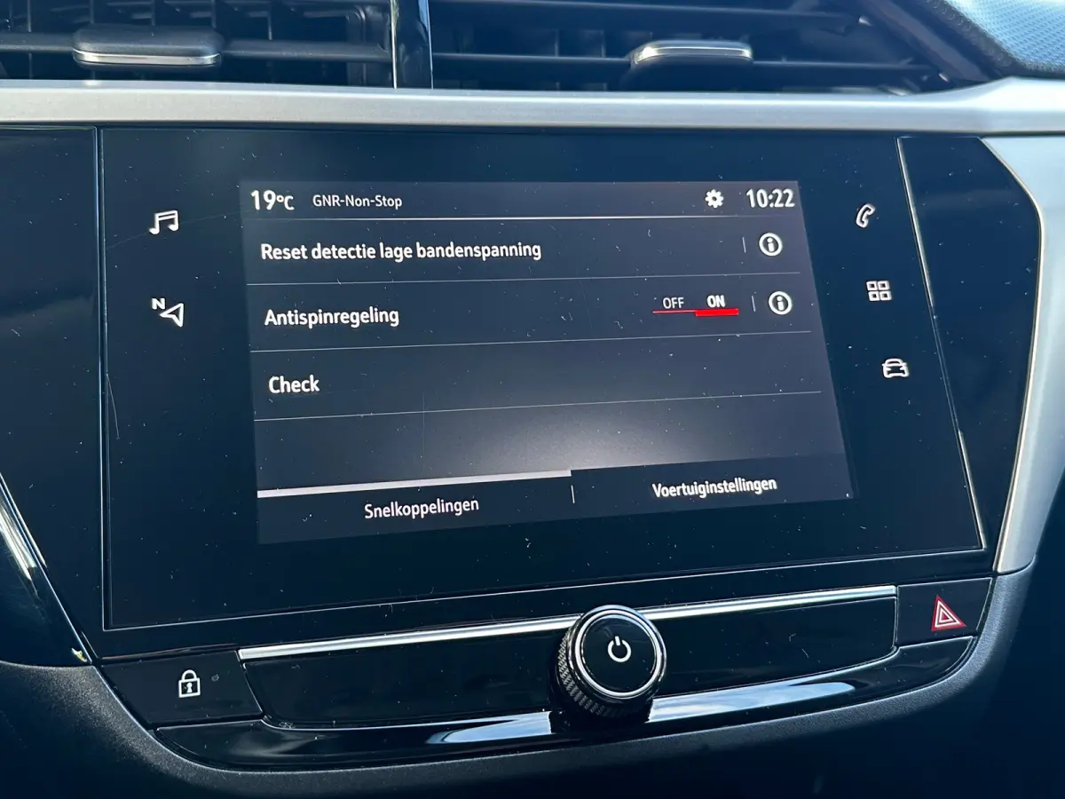 1.2 Edition | BROEKHUIS ONDERHOUDEN| EERSTE EIGENAAR| APPLE CARPLAY/ANDROID AUTO| PARKEERSENSOREN ACHTER| DAB ONTVANGER| CRUISE CONTROL| GETINT GLAS| AIRCO| 16" LM-VELGEN|
