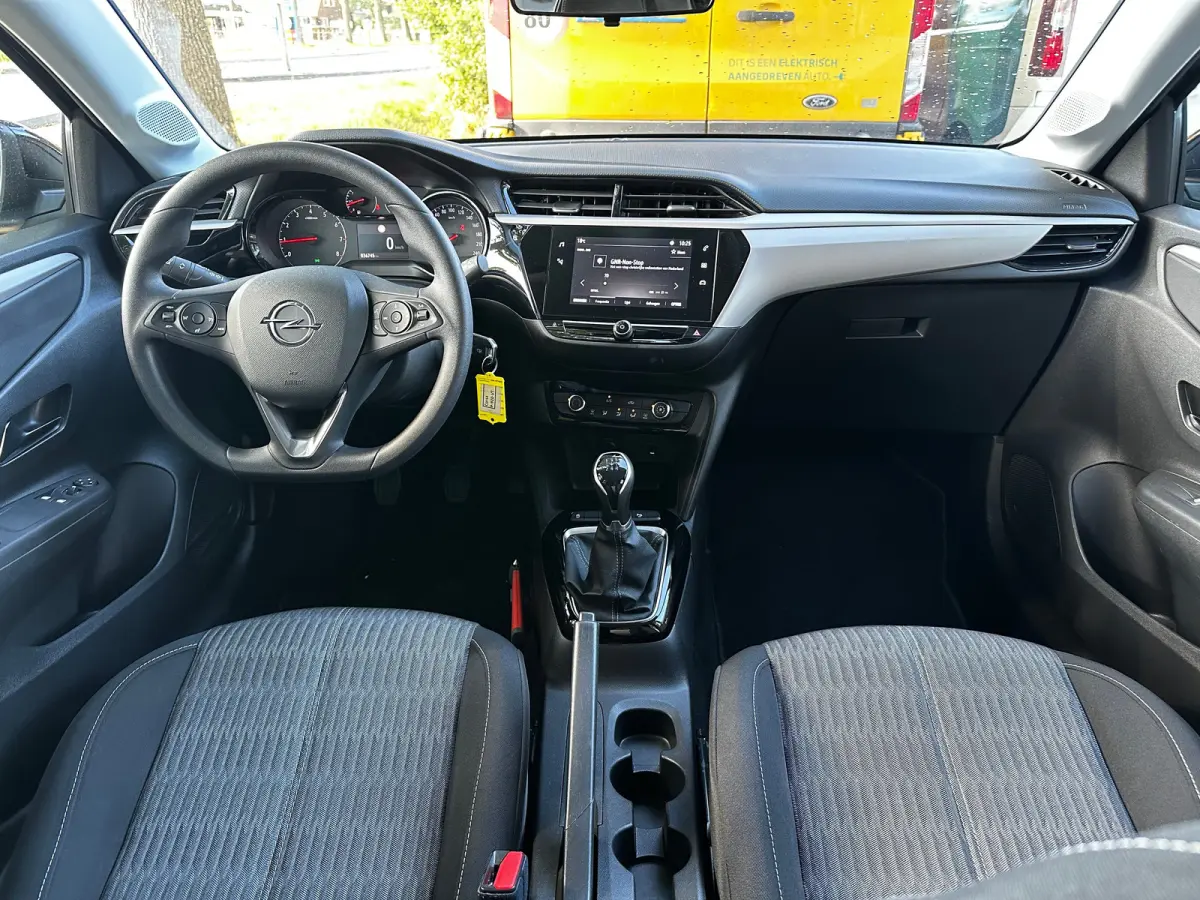 1.2 Edition | BROEKHUIS ONDERHOUDEN| EERSTE EIGENAAR| APPLE CARPLAY/ANDROID AUTO| PARKEERSENSOREN ACHTER| DAB ONTVANGER| CRUISE CONTROL| GETINT GLAS| AIRCO| 16" LM-VELGEN|