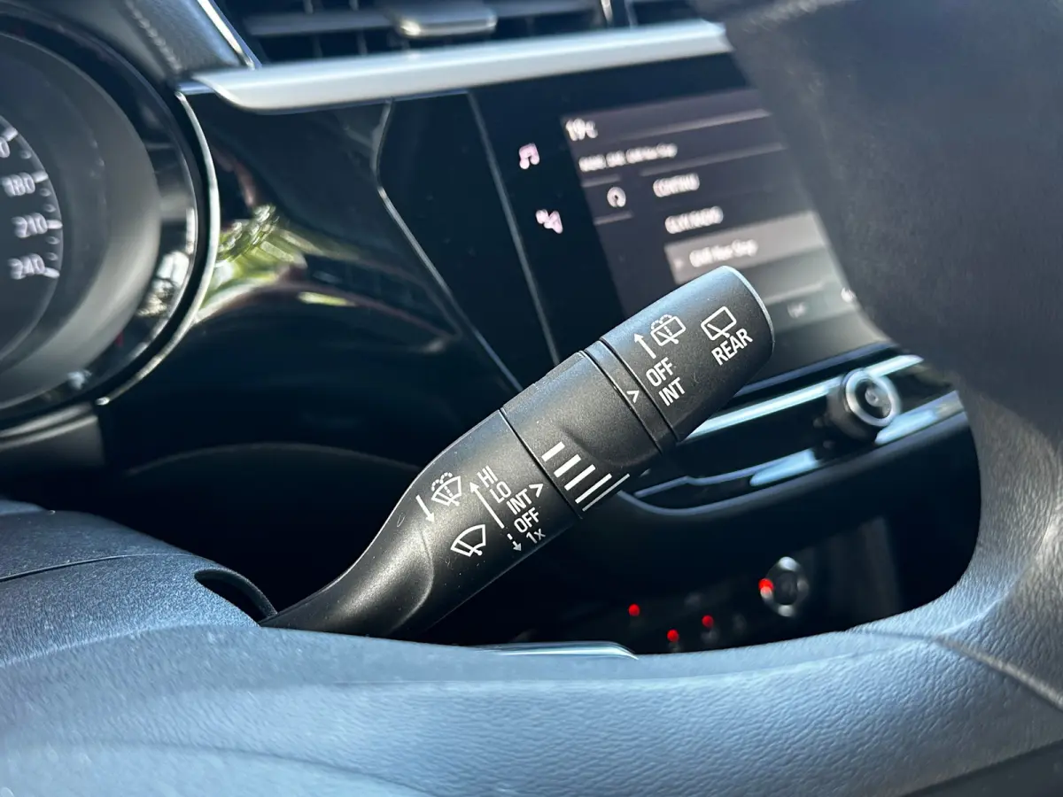 1.2 Edition | BROEKHUIS ONDERHOUDEN| EERSTE EIGENAAR| APPLE CARPLAY/ANDROID AUTO| PARKEERSENSOREN ACHTER| DAB ONTVANGER| CRUISE CONTROL| GETINT GLAS| AIRCO| 16" LM-VELGEN|
