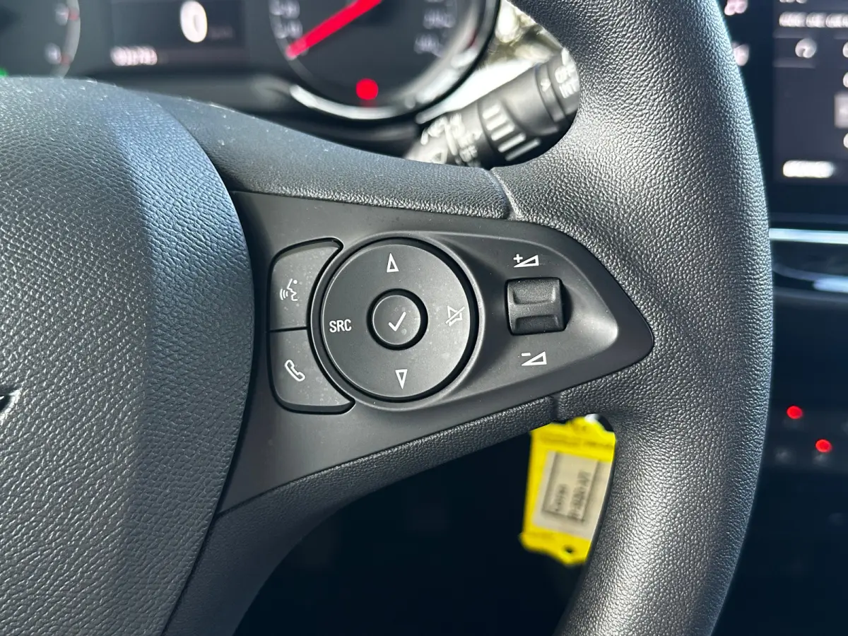 1.2 Edition | BROEKHUIS ONDERHOUDEN| EERSTE EIGENAAR| APPLE CARPLAY/ANDROID AUTO| PARKEERSENSOREN ACHTER| DAB ONTVANGER| CRUISE CONTROL| GETINT GLAS| AIRCO| 16" LM-VELGEN|