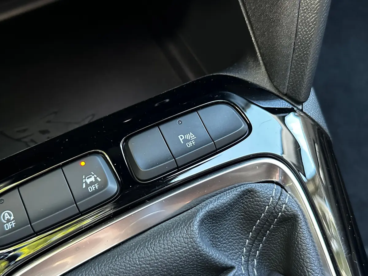 1.2 Edition | BROEKHUIS ONDERHOUDEN| EERSTE EIGENAAR| APPLE CARPLAY/ANDROID AUTO| PARKEERSENSOREN ACHTER| DAB ONTVANGER| CRUISE CONTROL| GETINT GLAS| AIRCO| 16" LM-VELGEN|