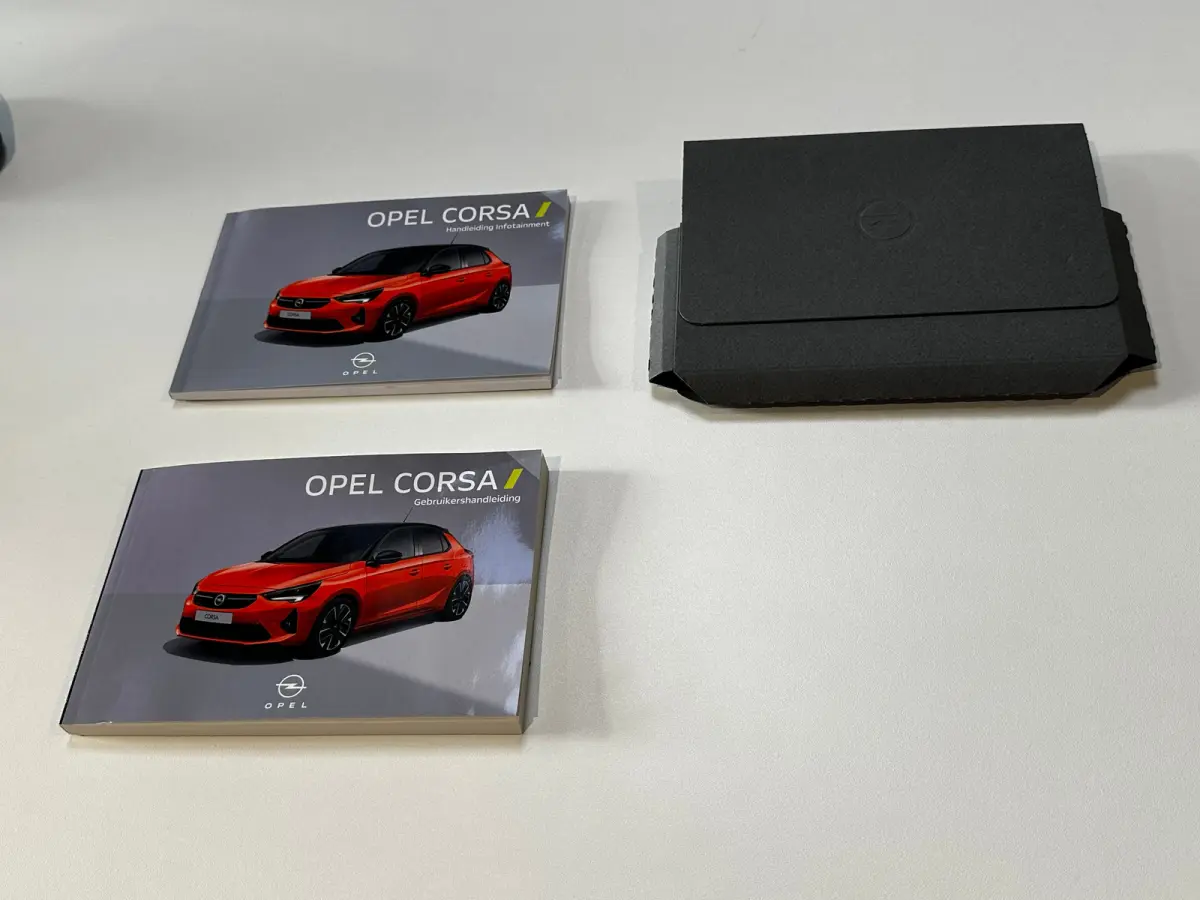 1.2 Edition | BROEKHUIS ONDERHOUDEN| EERSTE EIGENAAR| APPLE CARPLAY/ANDROID AUTO| PARKEERSENSOREN ACHTER| DAB ONTVANGER| CRUISE CONTROL| GETINT GLAS| AIRCO| 16" LM-VELGEN|