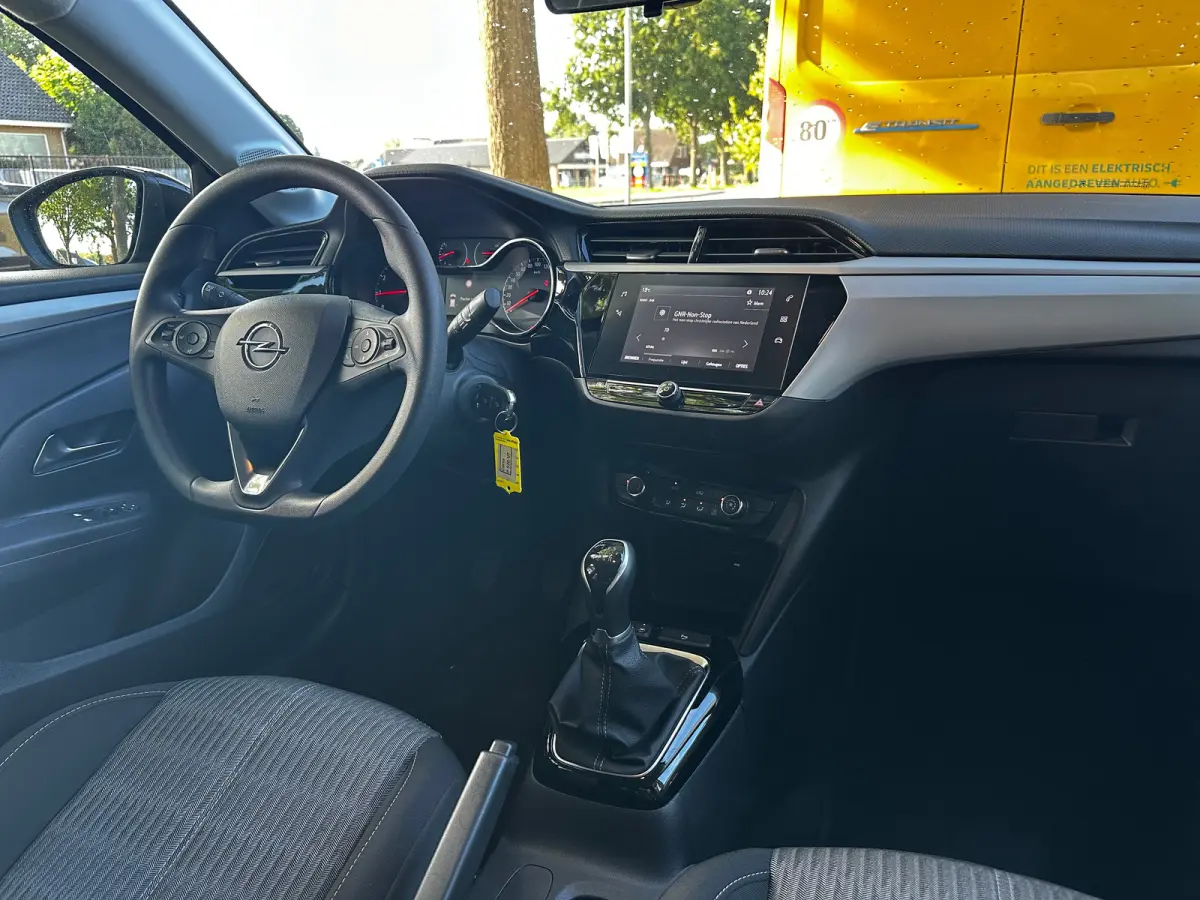 1.2 Edition | BROEKHUIS ONDERHOUDEN| EERSTE EIGENAAR| APPLE CARPLAY/ANDROID AUTO| PARKEERSENSOREN ACHTER| DAB ONTVANGER| CRUISE CONTROL| GETINT GLAS| AIRCO| 16" LM-VELGEN|