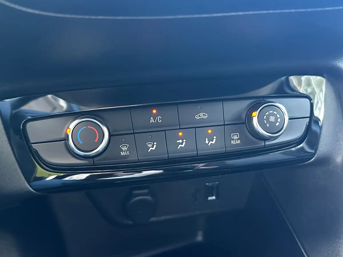 1.2 Edition | BROEKHUIS ONDERHOUDEN| EERSTE EIGENAAR| APPLE CARPLAY/ANDROID AUTO| PARKEERSENSOREN ACHTER| DAB ONTVANGER| CRUISE CONTROL| GETINT GLAS| AIRCO| 16" LM-VELGEN|
