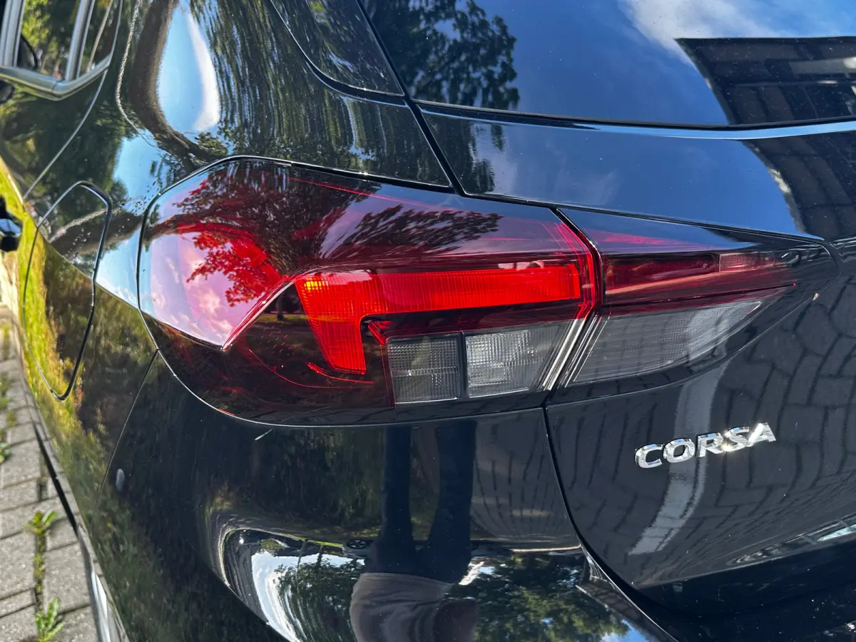 1.2 Edition | BROEKHUIS ONDERHOUDEN| EERSTE EIGENAAR| APPLE CARPLAY/ANDROID AUTO| PARKEERSENSOREN ACHTER| DAB ONTVANGER| CRUISE CONTROL| GETINT GLAS| AIRCO| 16" LM-VELGEN|