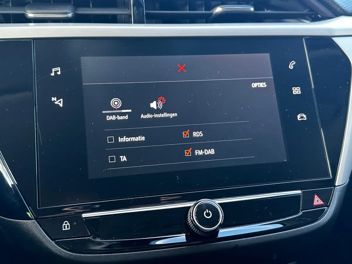 1.2 Edition | BROEKHUIS ONDERHOUDEN| EERSTE EIGENAAR| APPLE CARPLAY/ANDROID AUTO| PARKEERSENSOREN ACHTER| DAB ONTVANGER| CRUISE CONTROL| GETINT GLAS| AIRCO| 16" LM-VELGEN|