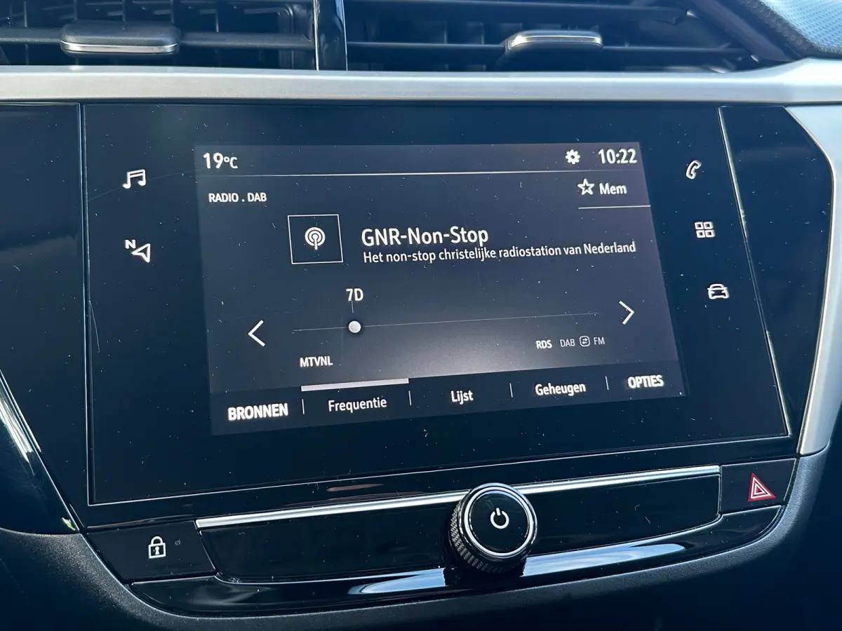 1.2 Edition | BROEKHUIS ONDERHOUDEN| EERSTE EIGENAAR| APPLE CARPLAY/ANDROID AUTO| PARKEERSENSOREN ACHTER| DAB ONTVANGER| CRUISE CONTROL| GETINT GLAS| AIRCO| 16" LM-VELGEN|