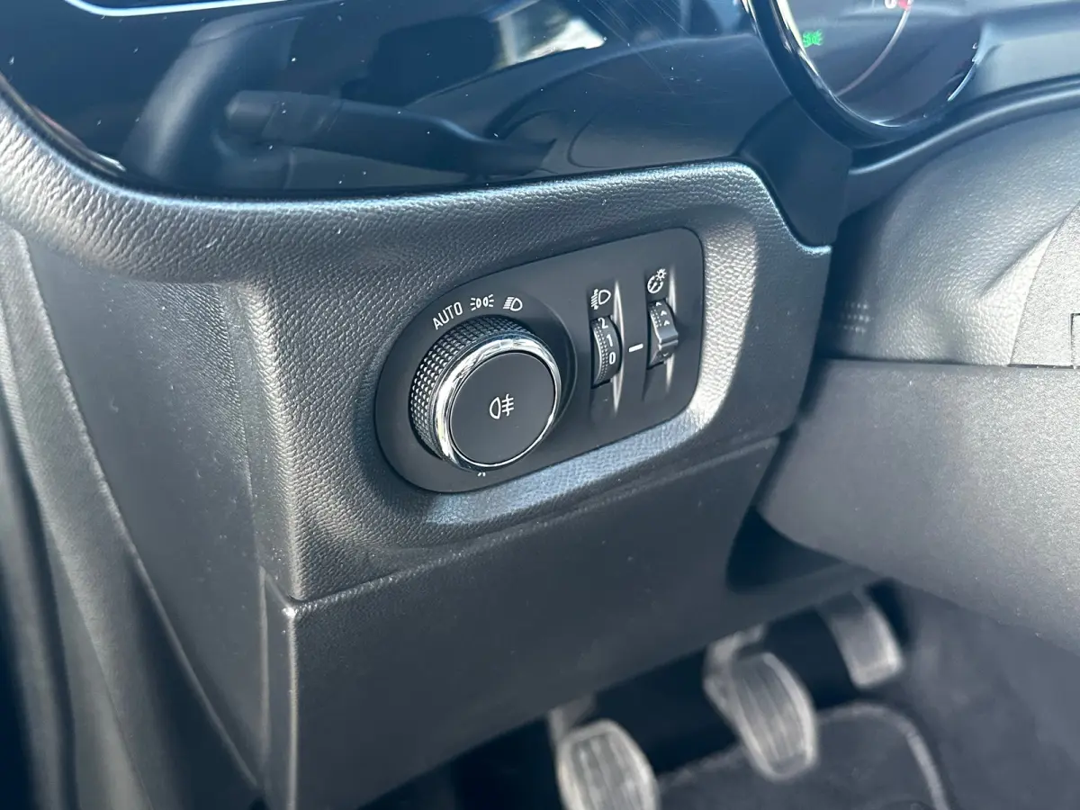 1.2 Edition | BROEKHUIS ONDERHOUDEN| EERSTE EIGENAAR| APPLE CARPLAY/ANDROID AUTO| PARKEERSENSOREN ACHTER| DAB ONTVANGER| CRUISE CONTROL| GETINT GLAS| AIRCO| 16" LM-VELGEN|